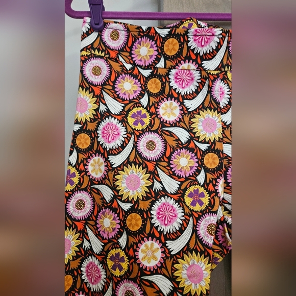 AVENUE MONTAIGNE Brigitte Pinwheel Floral Pull On Skinny Ankle Pants. Size 6 NWT - Picture 12 of 15